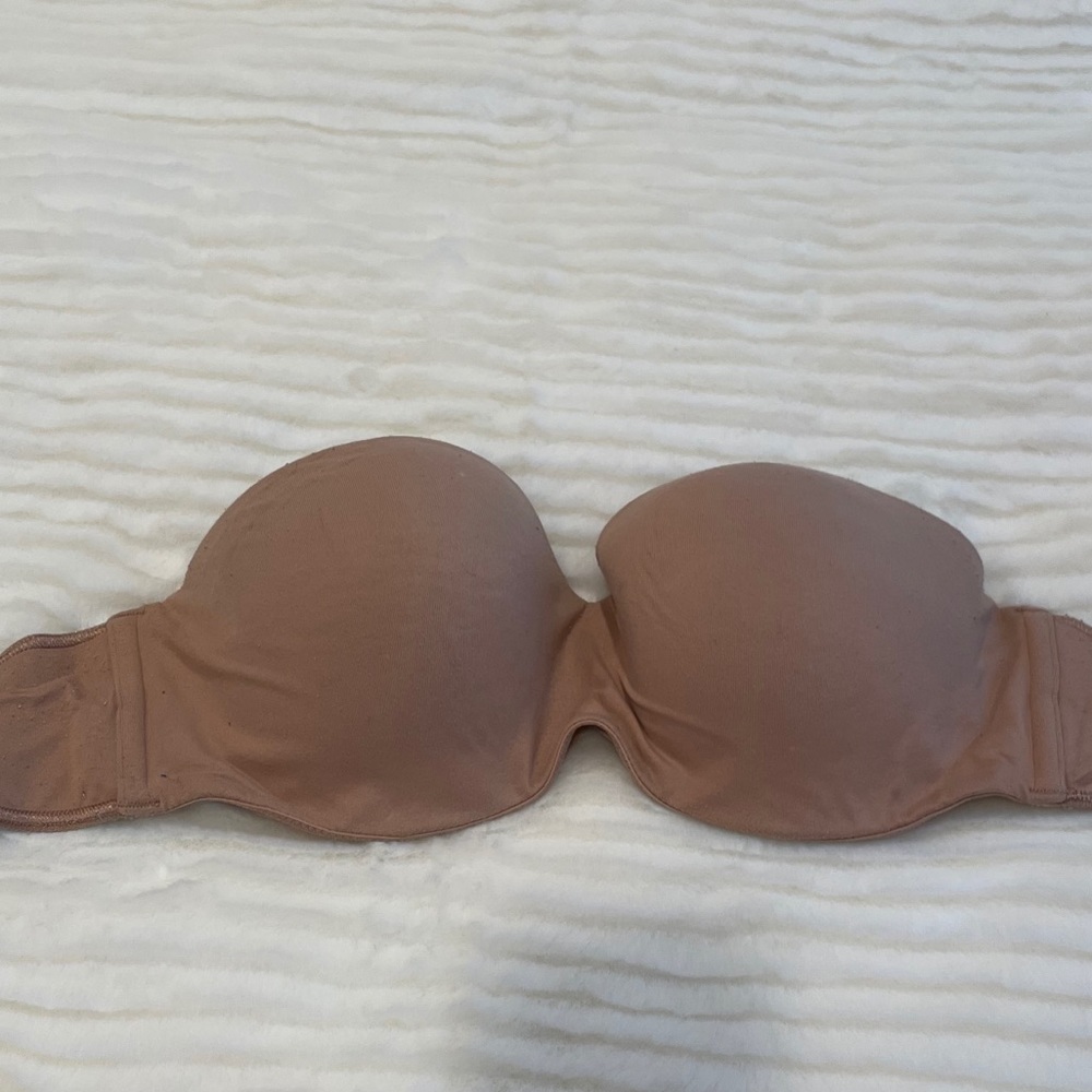 Victoria secret body by Victoria strapless bra 34D